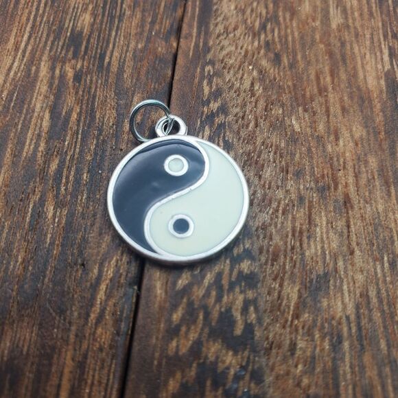 Yin and yang peace necklace pendant - Picture 1 of 2
